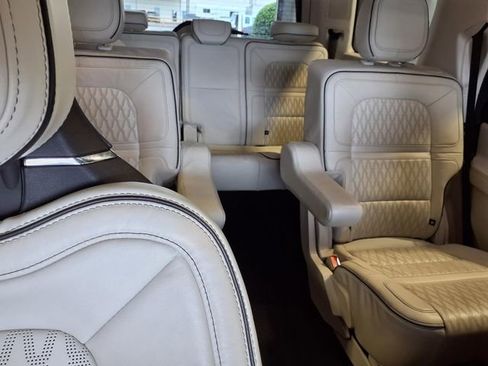 Used 2024 Lincoln Navigator Black Label AWD/4WD image 29