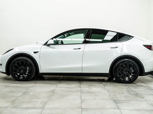 Used 2024 Tesla Model Y Long Range AWD/4WD image 8