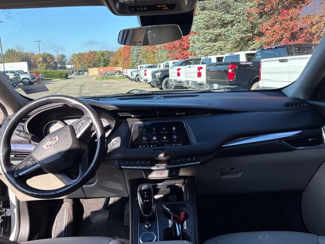 Used 2022 Cadillac XT4 Luxury w/ Trailering Package AWD/4WD image 7
