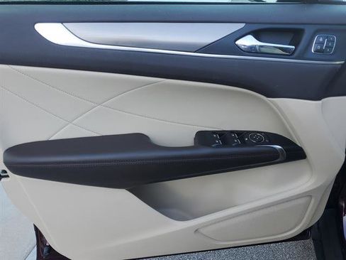 Used 2019 Lincoln MKC Premiere image 41