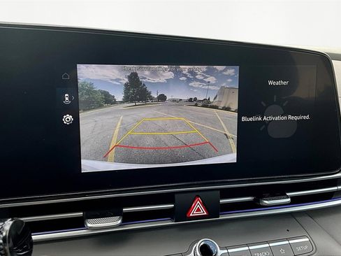 Used 2024 Hyundai Elantra SEL image 21