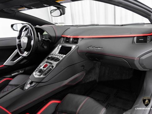 Used 2018 Lamborghini Aventador S image 60