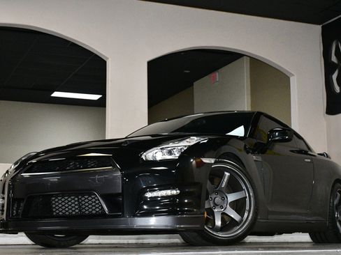 Used 2013 Nissan GT-R Black Edition AWD/4WD image 84