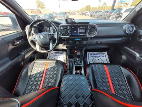 Used 2022 Toyota Tacoma TRD Off-Road image 16