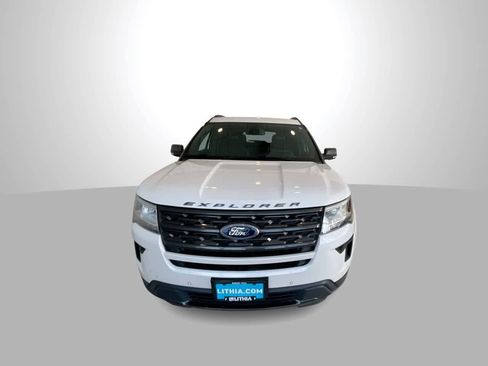 Used 2018 Ford Explorer XLT w/ Equipment Group 202A image 3