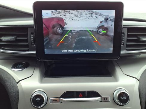 Certified 2022 Ford Explorer XLT w/ Equipment Group 202A image 16