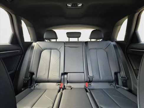 New 2025 Audi Q3 2.0T Premium image 17