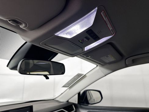 Used 2022 Toyota RAV4 LE image 18