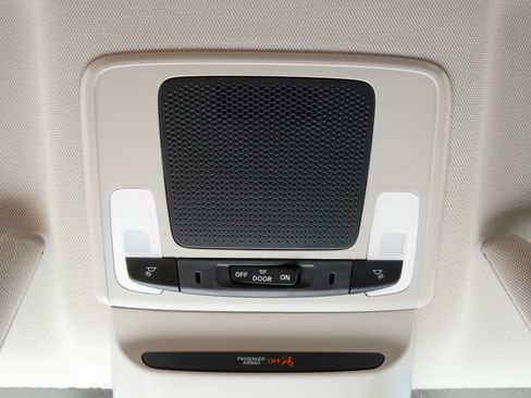 Used 2025 Honda HR-V LX image 33