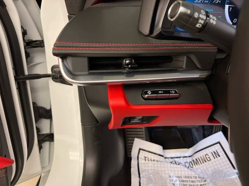 Used 2024 Chevrolet Corvette Stingray Premium Conv w/ Z51 Performance Package image 26