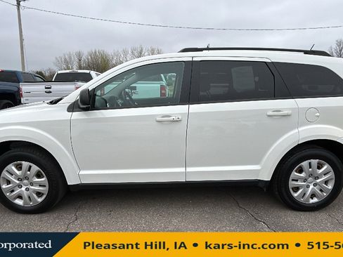Used 2017 Dodge Journey SE w/ Flexible Seating Group image 1