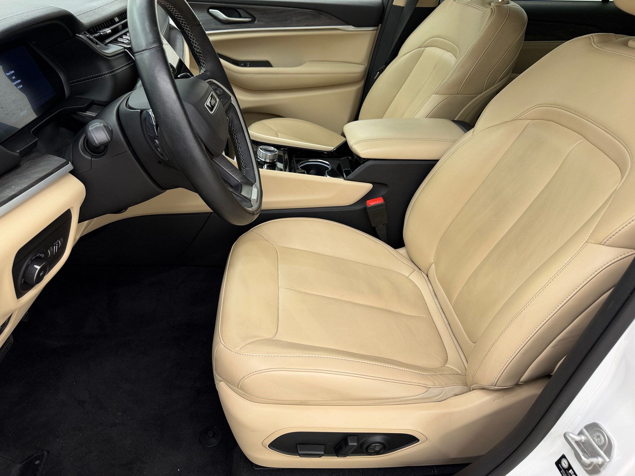 Used 2022 Jeep Grand Cherokee L Limited AWD/4WD image 5