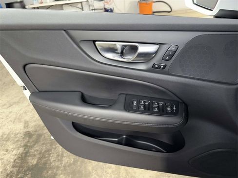 Used 2025 Volvo V60 B5 Cross Country Plus image 20