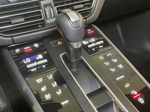 Certified 2026 Porsche Macan Turbo AWD/4WD image 36