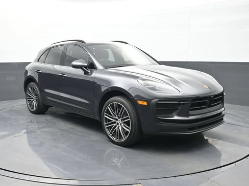 Certified 2025 Porsche Macan AWD/4WD image 23