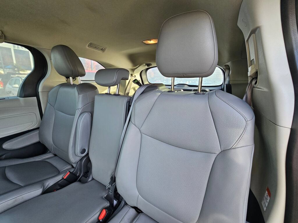 Used 2021 Toyota Sienna XLE FWD image 27