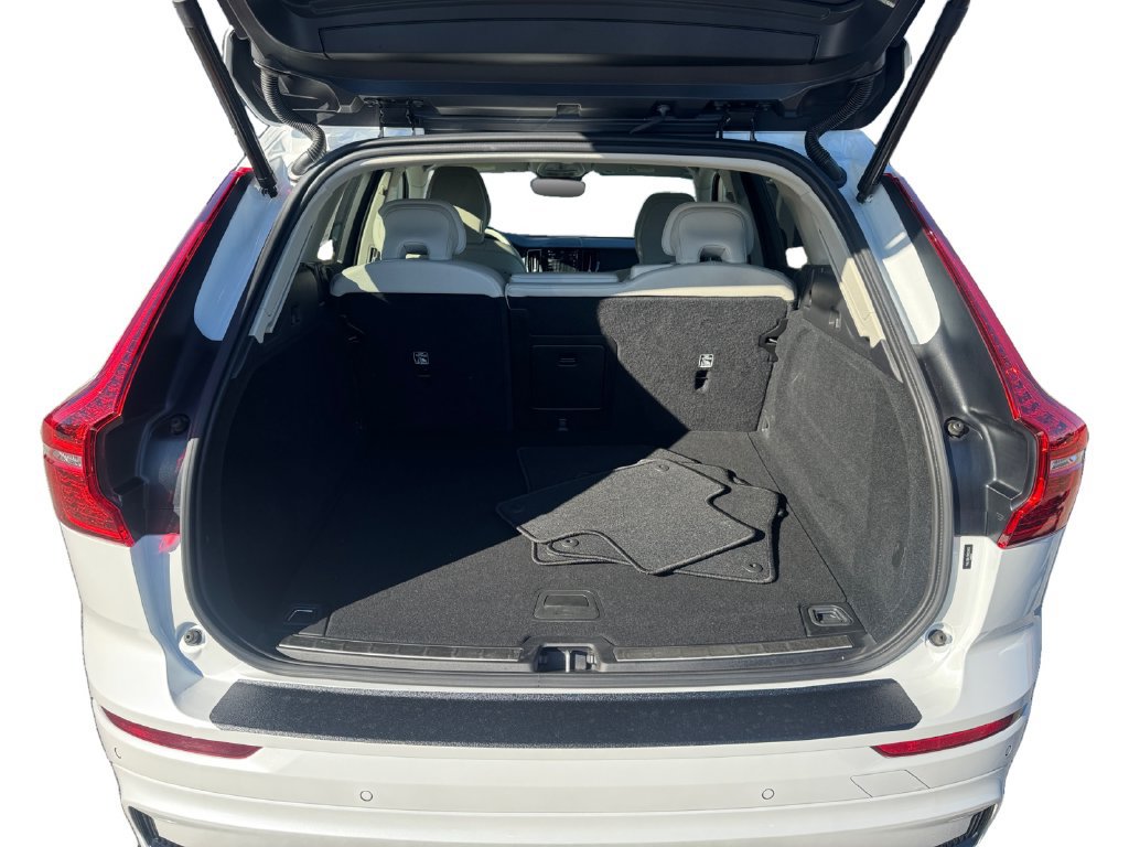 Certified 2024 Volvo XC60 B5 Plus w/ Climate Package AWD/4WD image 6