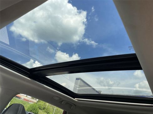 Used 2016 Nissan Rogue SV w/ SV Premium Package AWD/4WD image 13