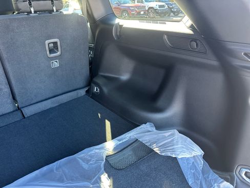 New 2025 Jeep Grand Cherokee Laredo w/ Luxury Tech Group I image 27