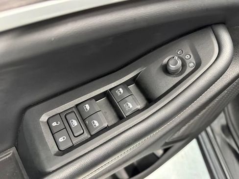 Used 2024 Jeep Grand Cherokee Limited w/ Black Appearance Package AWD/4WD image 22