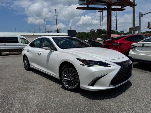 Used 2024 Lexus ES 300h Ultra Luxury w/ Accessory Package (Z2) FWD image 10