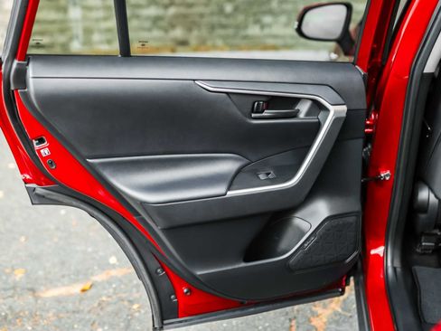 Certified 2020 Toyota RAV4 LE image 18