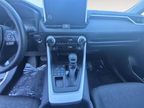 Used 2025 Toyota RAV4 XLE AWD/4WD image 11
