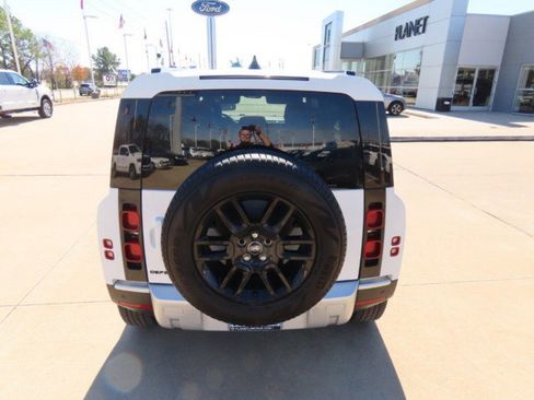 Used 2025 Land Rover Defender 110 S image 11