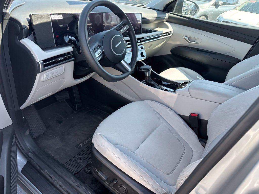 Used 2025 Hyundai Tucson SEL FWD image 9