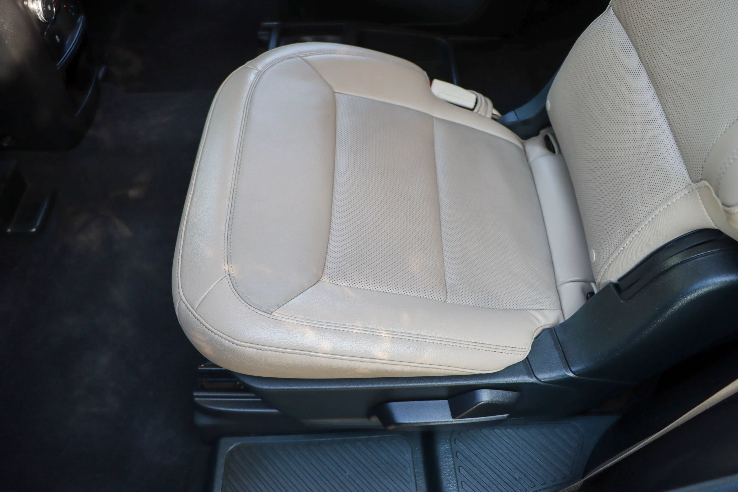 Used 2020 Ford Explorer Limited RWD image 17