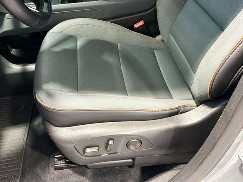 Used 2024 GMC Acadia AT4 w/ Luxury Package image 19