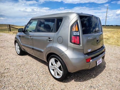 Used 2011 Kia Soul ! FWD image 3