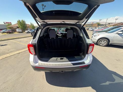 Used 2021 Ford Explorer XLT w/ Equipment Group 202A image 24