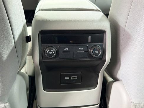 Used 2022 GMC Acadia SLE FWD image 24