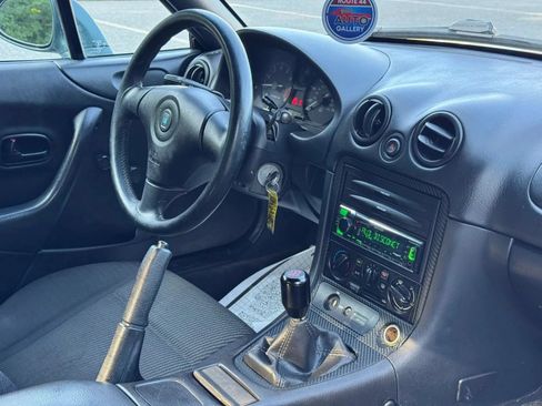 Used 1999 MAZDA MX-5 Miata RWD image 15