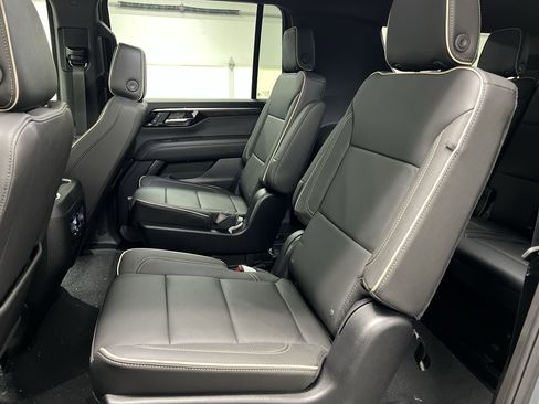 New 2025 Chevrolet Suburban Premier image 60