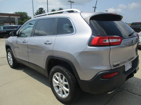 Used 2018 Jeep Cherokee Latitude Plus w/ Comfort/Convenience Group AWD/4WD image 4