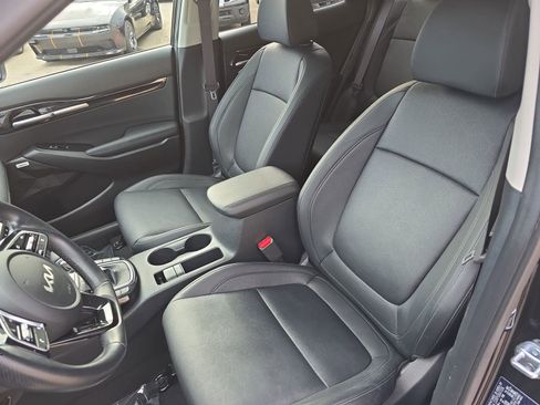 Used 2024 Kia Seltos SX w/ SX Sunroof Package image 16