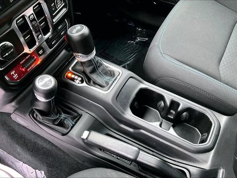 Used 2022 Jeep Wrangler Unlimited Rubicon 4xe image 16