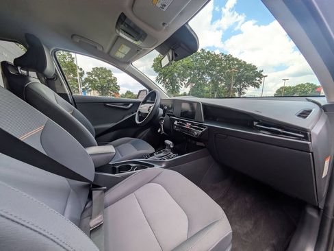 Used 2025 Kia Niro LX FWD image 31