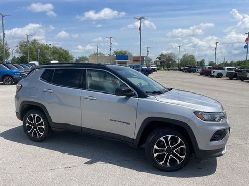 Used 2022 Jeep Compass Limited AWD/4WD image 2