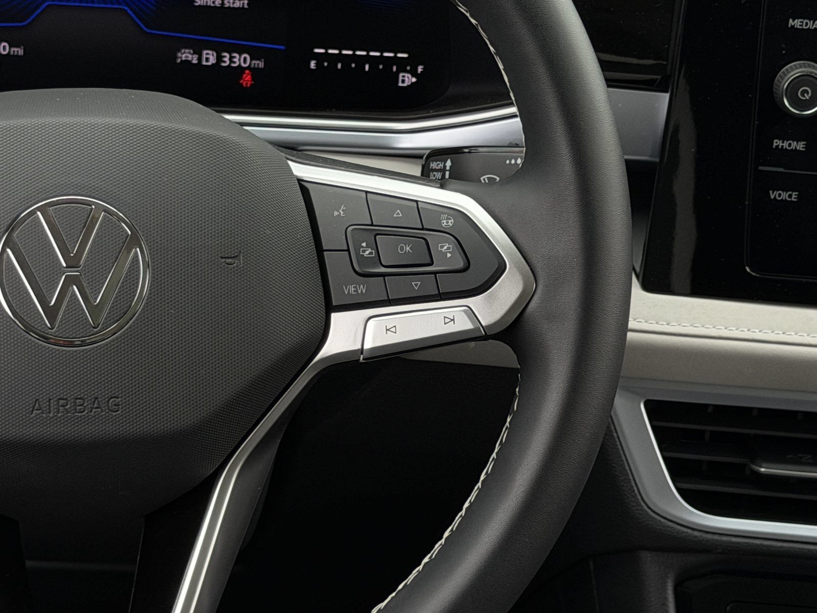 New 2026 Volkswagen Taos SE FWD image 16