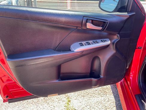 Used 2012 Toyota Camry SE FWD image 10