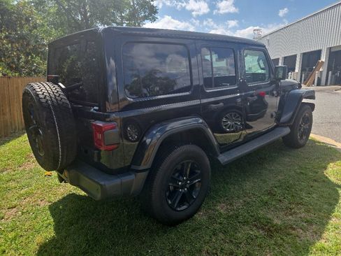 Used 2021 Jeep Wrangler Unlimited Sahara AWD/4WD image 3