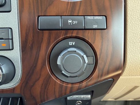 Used 2011 Ford F250 Lariat w/ Lariat Interior Pkg RWD image 20