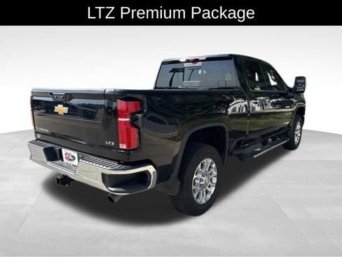 Used 2025 Chevrolet Silverado 2500 LTZ w/ LTZ Premium Package AWD/4WD image 8