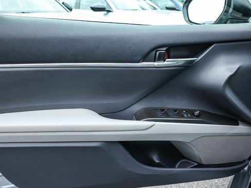 Used 2024 Toyota Camry SE image 25