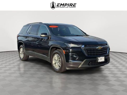 Used 2023 Chevrolet Traverse LT image 1