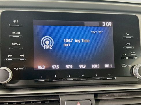 Used 2018 Honda Accord LX image 21