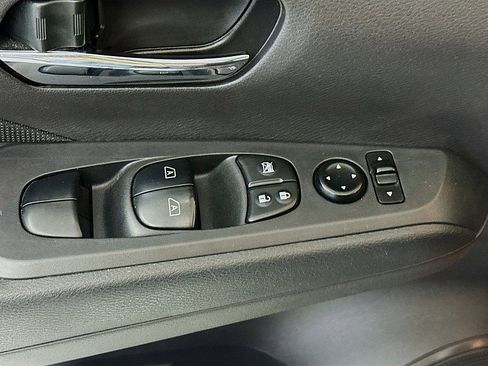 Used 2024 Nissan Kicks SV image 18